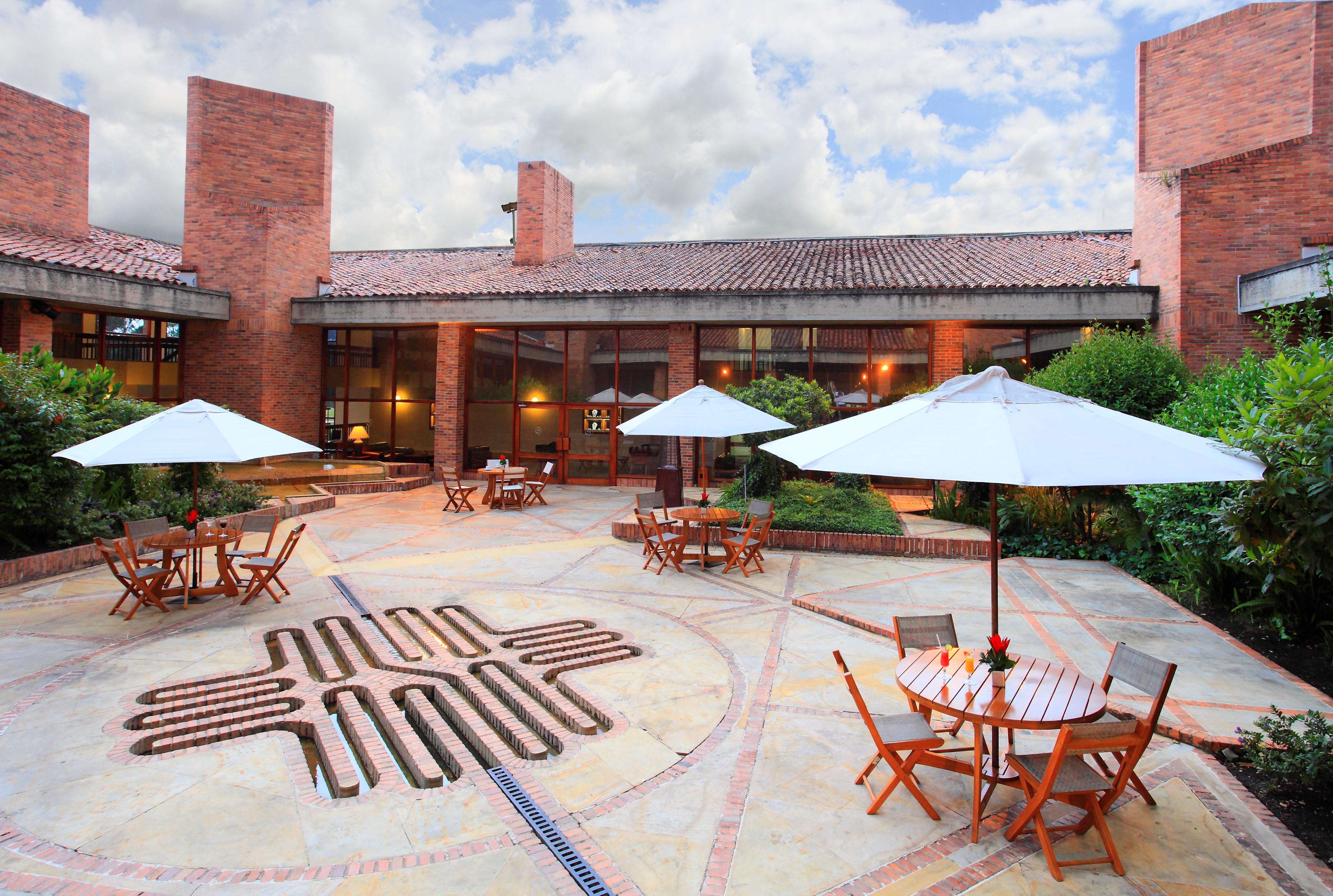 Estelar Paipa Hotel Spa&Y Centro De Convenciones Exterior foto The patio at the hotel